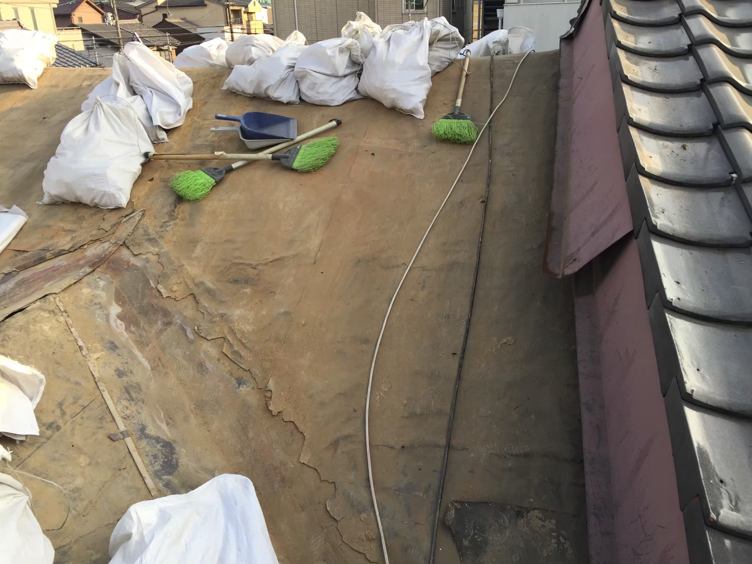 瓦の解体撤去開始長屋バージョン